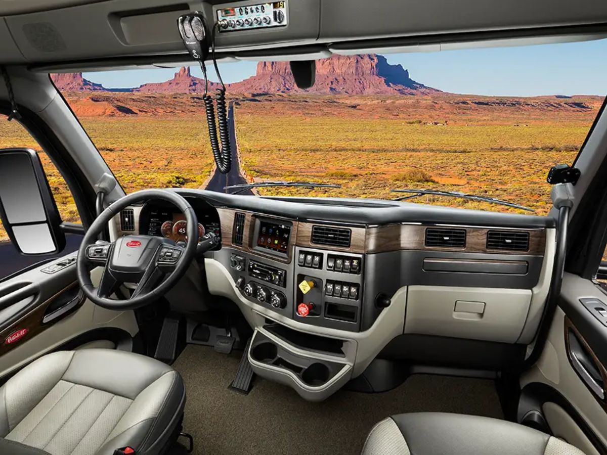 Peterbilt 579 Interior