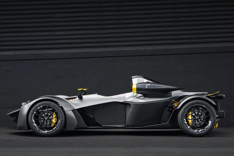 BAC Mono Tests With Novel Colored Carbon Fiber  